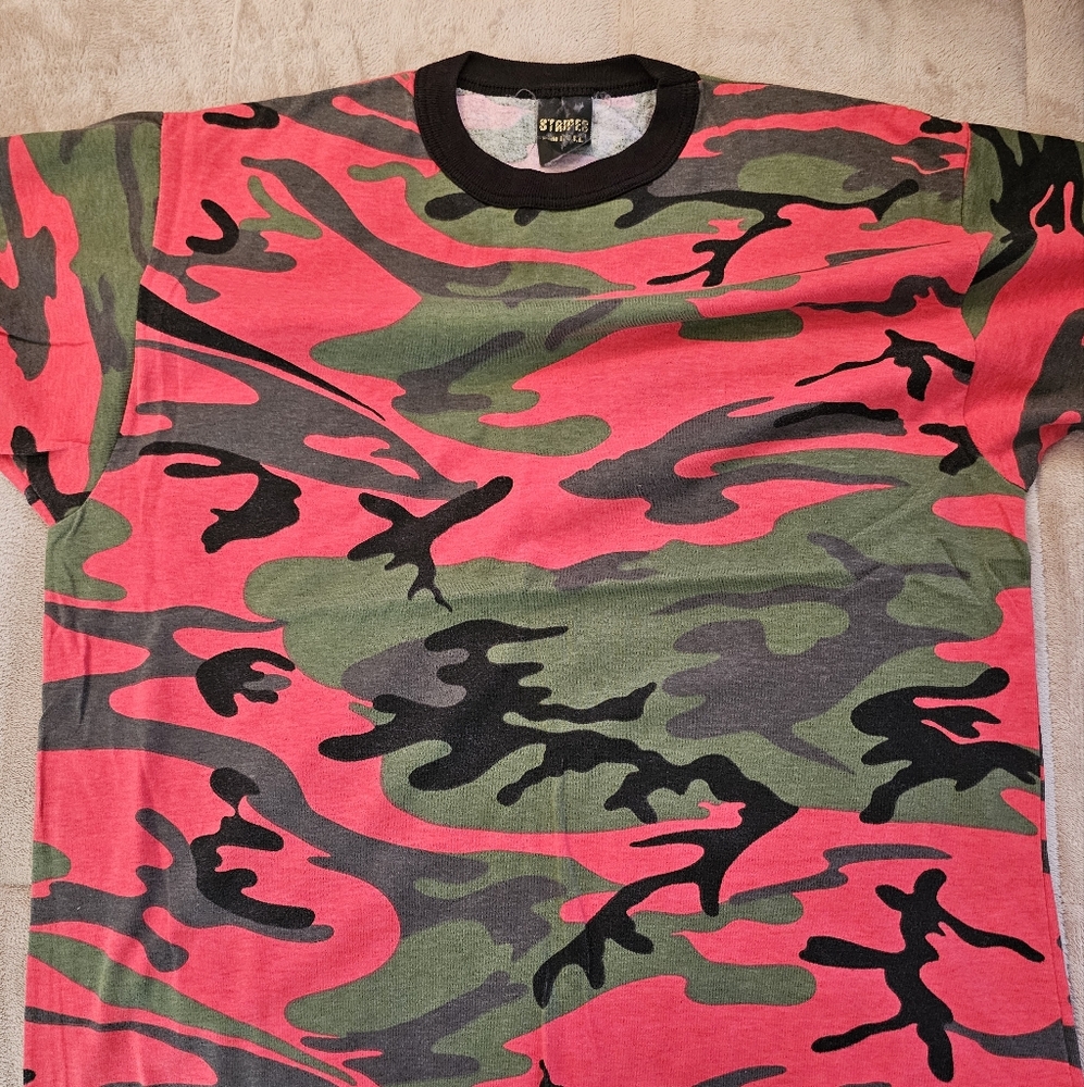 Red camouflage stripes tshirt